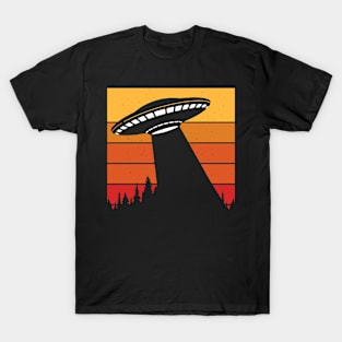 Retro vintage ufo alien forest T-Shirt